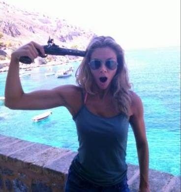 Ερωτευμένη και με το πιστόλι στον κρόταφο η… Ρια Αντώνιου