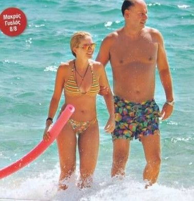 Μαρία Μπεκατώρου: Αγκαλιά με το ροζ σωσίβιο και τον Αντωνάκη της