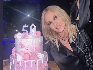 Η Πέγκυ Ζήνα έγινε 50 ετών και πρωταγωνίστρια στο πάρτι της ήταν η κόρη της, Ηλέκτρα