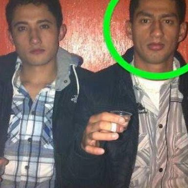 Για 30 χρόνια νόμιζε ότι ήταν ο δίδυμος αδερφός του. Όταν έμαθε ποιος είναι πραγματικά, πάγωσε (vid)