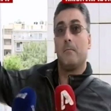 Βίντεο - ΣΟΚ: Η στιγμή που ο θείος του Μάριου Παπαγεωργίου ανοίγει πυρ μπροστά στις κάμερες!