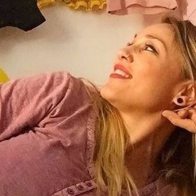 Η τρυφερή φωτογραφία της Πηνελόπης Αναστασοπούλου την ώρα που θηλάζει την κόρη της