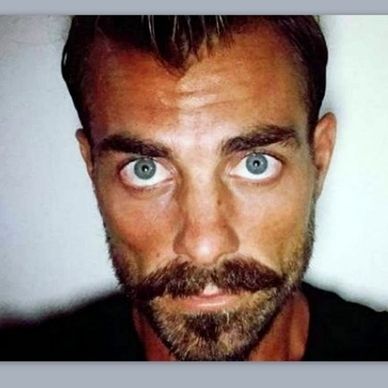 Δεν πρόλαβε να έρθει Ελλάδα ο Χανταμπάκης και το έκαψε! Οι αφιερωμένες μαντινάδες και το γλέντι!