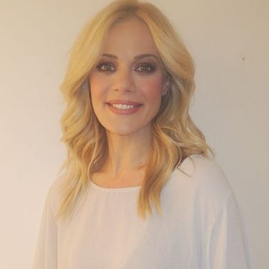 Δείτε τη Ζέτα Μακρυπούλια στην πιο σέξι εκδοχή της με τολμηρό μαγιό στην πισίνα!