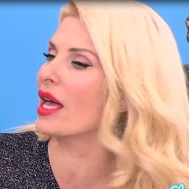 Μας άφησε άφωνους η Μενεγάκη! Δείτε τι λέει σε όποιον την αναγνωρίζει στο δρόμο!