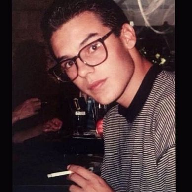 Σας θυμίζει κάποιον; Αναγνωρίζετε τον Έλληνα ηθοποιό;