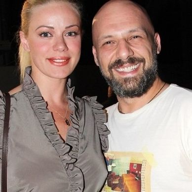 Δείτε την Μακρυπούλια στην παραλία αγκαλιά με τον Μουτσινά