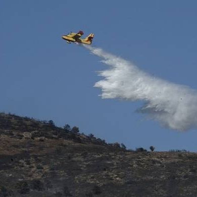 Φωτιά στα Καλύβια Αττικής