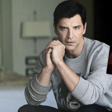 Ο Σάκης Ρουβάς μιλάει πρώτη φορά για το πρόβλημα υγείας του γιου του!