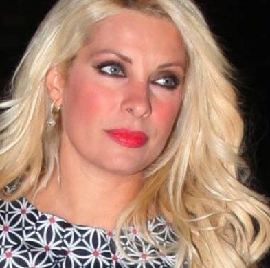 Ελένη Μενεγάκη: «Ανέβασε» φωτογραφία της με μαγιό χωρίς ίχνος ρετούς από το πρώτο της μπάνιο για φέτος