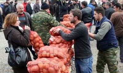 VIDEO: «Μάχη» στη Θεσσαλονίκη για ένα τσουβάλι πατάτες!