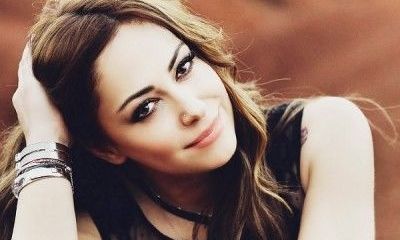 Καλοκαίρι, αγκαλιά μου...: Η Μελίνα Ασλανίδου στο Βεάκειο Θέατρο