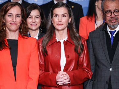 Η Βασίλισσα Letizia της Ισπανίας φόρεσε το κόκκινο leather jacket που θέλουμε όλες