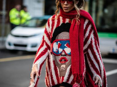 Το χρώμα που λείπει από το χειμωνιάτικο look σου θα έρθει με ένα πλεκτό πουλόβερ