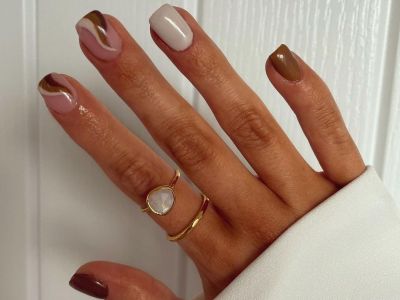Brown manicure: Το χρώμα στα νύχια που ταιριάζει σε όλες και λατρεύει η Hailey Bieber