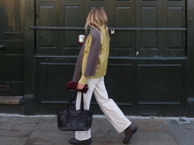 Αυτός είναι ο πιο κομψός τρόπος να φορέσεις λευκό τζιν αυτή τη σεζόν