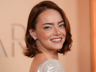 Oscars 2026: Όλα τα beauty looks που ξεχωρίσαμε απευθείας από το κόκκινο χαλί