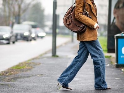 Τα παπούτσια που αναδεικνύουν τα wide-leg jeans: Ο οδηγός για σωστό styling