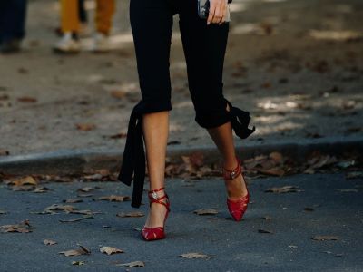 Κόκκινα παπούτσια - Αυτοί είναι οι πιο κομψοί τρόποι να τα συνδυάσεις την άνοιξη