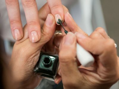 Matcha nails: Η απόλυτη τάση μανικιούρ για άνοιξη – καλοκαίρι 2026