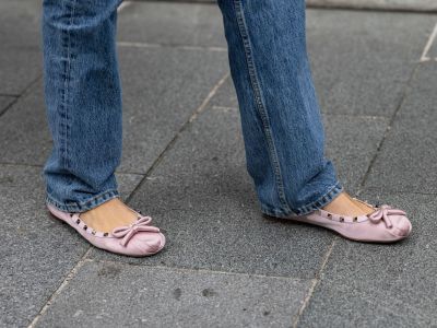 Σατέν μπαλαρίνες: Τα κομψά flats του καλοκαιριού & επιλογές που αξίζει να προσθέσεις στην wishlist σου