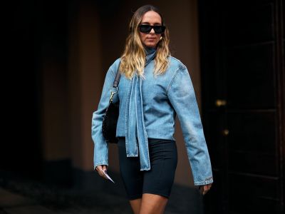 Τo denim πουκάμισo είναι το hero-piece και με αυτούς τους 3 τρόπους μπορείς να το φοράς καθημερινά
