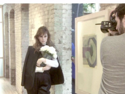 H Elettra φωτογραφίζεται κι εσείς κρυφοκοιτάτε