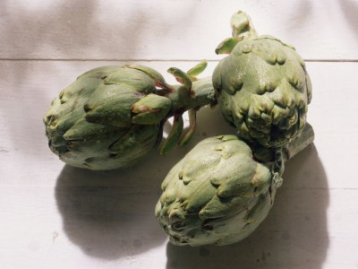 Πώς καθαρίζω μία αγκινάρα;