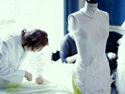 Πώς κατασκευάζονται τα ρούχα υψηλής ραπτικής Givenchy;