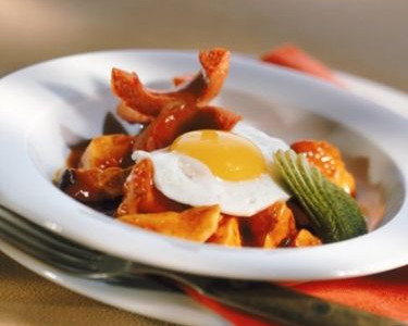 Λουκούλλειο πρωινό με πατατούλες και αβγό