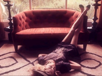 Οι νεοϋορκέζικοι μανδύες με την boho αισθητική της Lindsey Thornburg