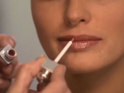 Εσείς πως φοράτε το lip-gloss;