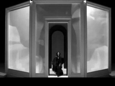 Mariacarla: Η μαύρη ντάλια του Givenchy