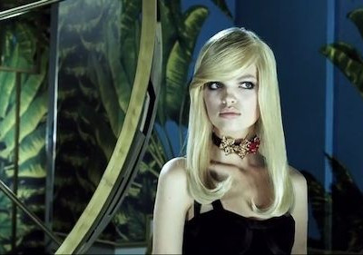 Στα παρασκήνια με τη Donatella Versace