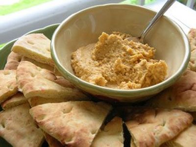 Υπέροχο χούμους με πίτα