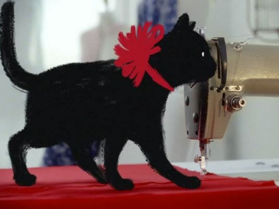 Μία γάτα πλέκει τη νέα συλλογή του Jason Wu