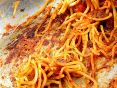 Καθαρίστε τα κουζινικά σκεύη εύκολα και γρήγορα