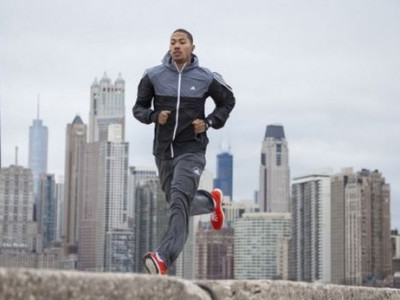 Ο David Beckham, ο Lionel Messi και η Katy Perry φορούν τα αθλητικά τους Adidas και τρέχουν