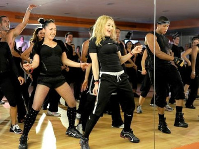 Μυηθείτε στο Barre 3 με την γυμνάστρια της Madonna