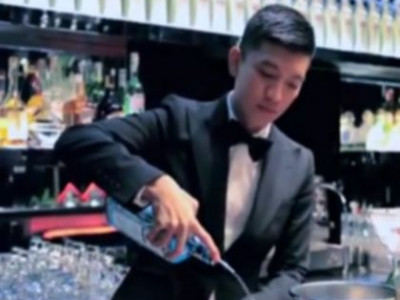 Brian Boy: O διασημότερος fashion blogger έγινε μπάρμαν για την Dolce&Gabbana