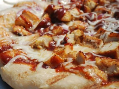 Kαλιφορνέζικη πίτσα με κοτόπουλο από τα χεράκια σας