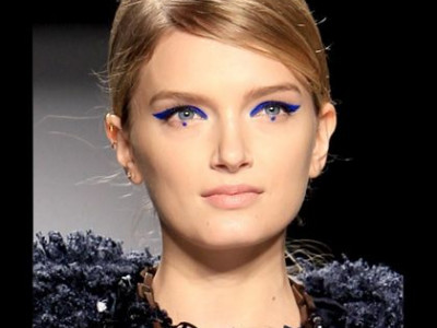 Eyeliner σε indigo blue στο show της Anna Sui