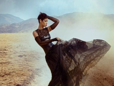 Backstage στην φωτογράφιση της Rihanna για τη Vogue...