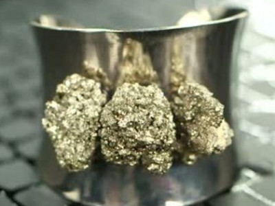 Δημιουργήστε ένα chunky βραχιόλι εμπνευσμένο από το catwalk του οίκου Chanel