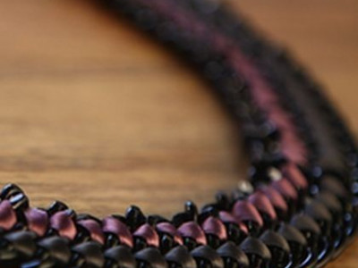 Φτιάξτε stylish κοσμήματα από αλυσίδες και κορδέλες