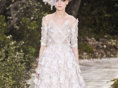 Chanel: όλη η μαγεία της υψηλής ραπτικής σε ένα βίντεο