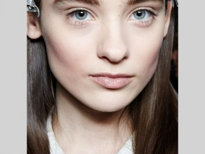 Backstage beauty: Το μακιγιάζ στο show DKNY