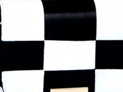 Φτιάξτε μόνες σας το πιο hot clutch της σεζόν