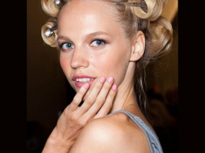 Πώς θα κάνετε τα κοντά νύχια να φαίνονται πιο μακριά;