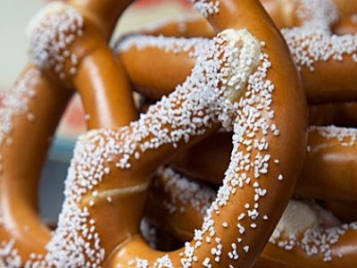 Φτιάξτε μόνη σας γευστικά και αφράτα Pretzel